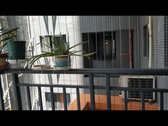 Αόρατη σχάρα από παράθυρο με καθαρή θέα