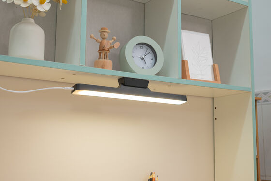 Μέχρι 8 ώρες Χρόνος χρήσης Αναφορτιζόμενο μαγνητικό λαμπτήρα 5V 1A ονομαστική τάση Κατάλληλο για βιομηχανικό και εμπορικό φωτισμό