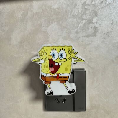 Σημείο παροχής ενέργειας σε νυχτερινό φως τάση 110 240V παρέχοντας συνεπή και ενεργειακό φωτισμό για πολλαπλές ρυθμίσεις