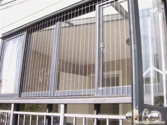 Αλουμίνιο Μέγεθος 6m Εγκατασταθεί σταθερό αόρατο πλέγμα πλέγμα πάχος 2,0mm ισχυρό προστατευτικό δίχτυ για παράθυρα μπαλκόνια και πόρτες