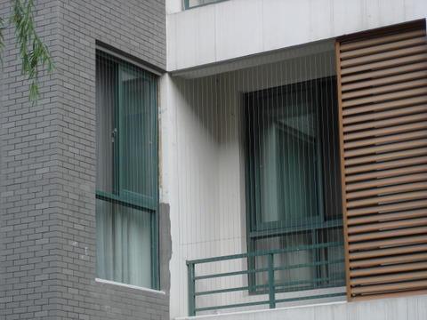 Απόσταση καλωδίου 12cm Windows Invisible Grille Οριζόντια κατεύθυνση ανοίγματος Προστατευτικό πλέγμα προσφέροντας λύσεις ασφάλειας παραθύρου