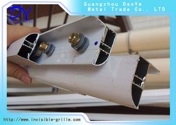 Άσπρη γκρίζα σιδηροδρομική γραμμή αλουμινίου 1.5mm για τα αόρατα κάγκελα παιδιών